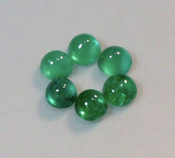 Emerald Round Cabochons, 2.5mm - Select Grade