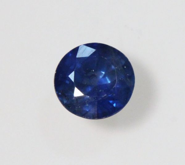 Sapphire. 5.2mm Round - 0.77 ct.