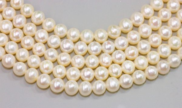 5-5.5mm Round White Pearls 