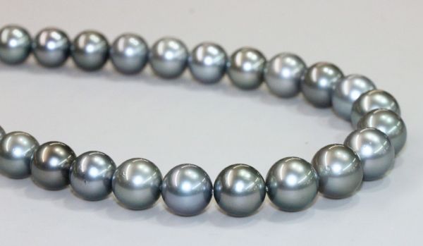 Exquisite 10-12.5mm Natural Grey Tahitian Saltwater Cultured Pearl Necklace