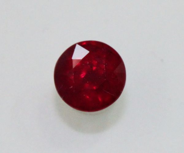 Ruby Faceted Round, 0.93 ct. - 5.1mm