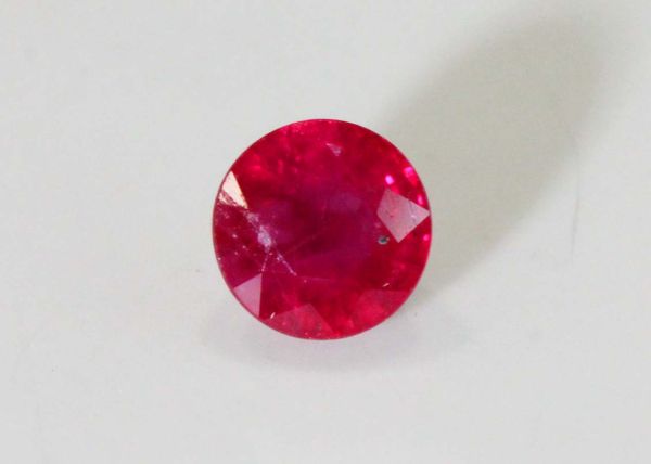Ruby Faceted Round, 0.93 ct. - 5.4mm