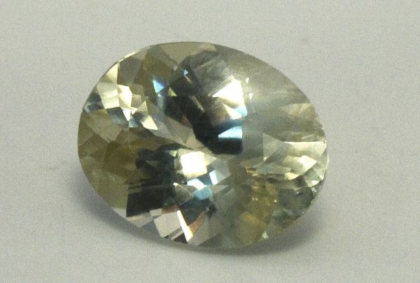 Light Golden Zircon Faceted Oval 11x14.5mm - 10.15 cts.