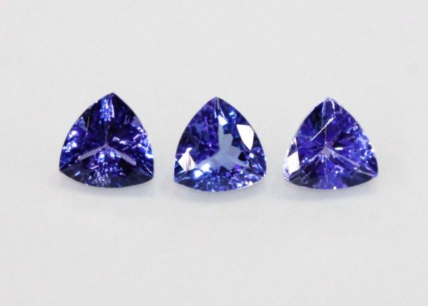 6x6mm Trilliant Tanzanite - Fine Quality