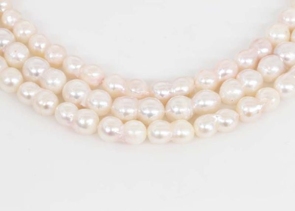 Wholesale Japanese Akoya Twin Pearls – 6-7mm White Rosé