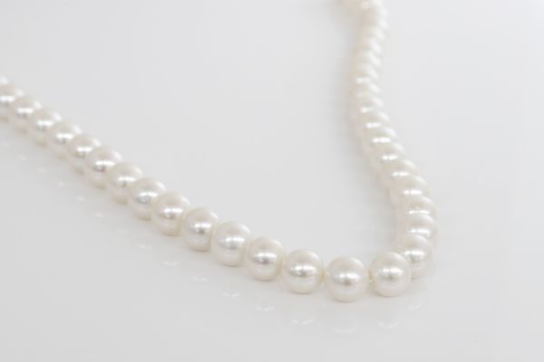 10-10.5mm White Round Pearls