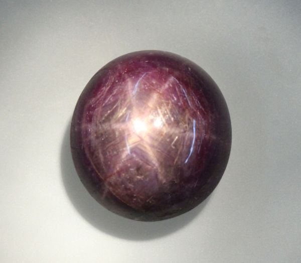 Star Ruby Oval .Cabochon, 15.48 cts. 12.7x13.75mm - Select Grade