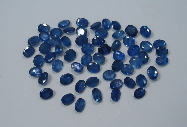26.11 ct - Sapphire 4 x 5 mm Faceted Oval - 60 pc Lot 