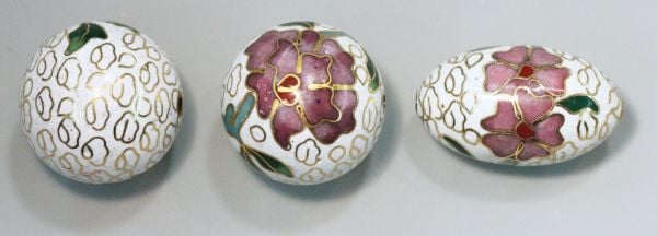 Cloisonn&eacute; White Beads 
