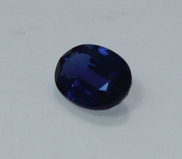 Sapphire Faceted Oval 5.4x8.3mm - 1.30 cts.