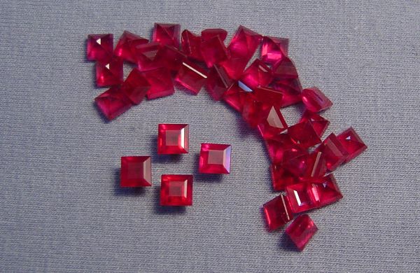 Ruby Faceted Square - Fissure Filled