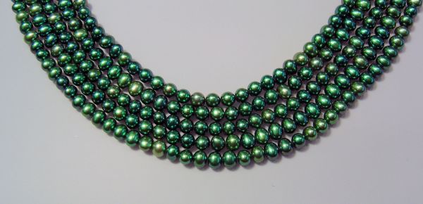 Holly Green 4-4.5mm Rounded Potato Pearls