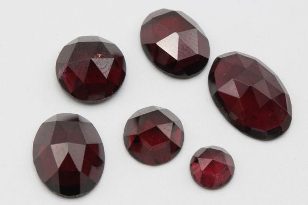Rose cut garnet