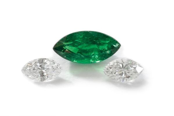 tsavorite and diamond set
