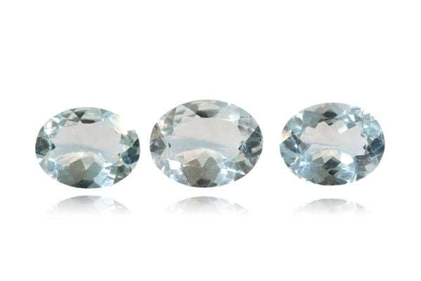 untreated oval aquamarine